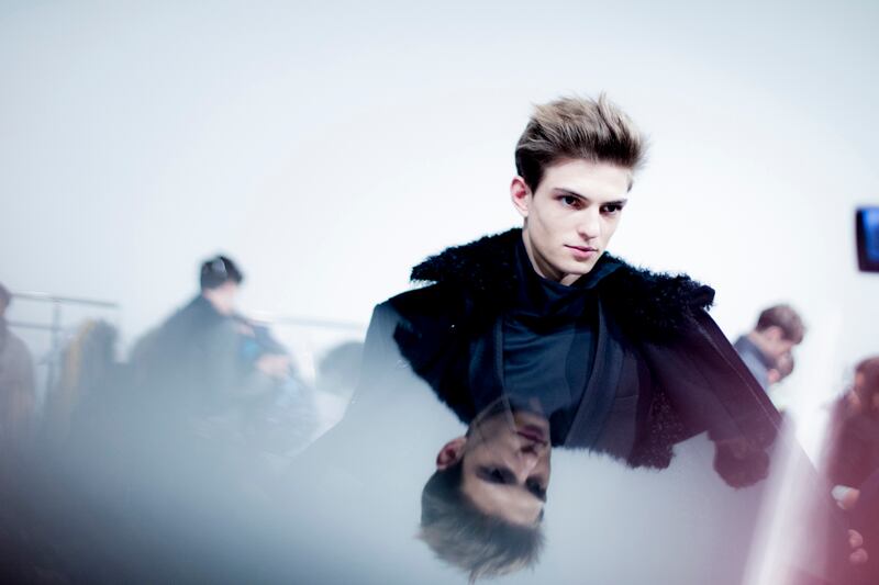 galleries/2013/01/16/backstage-at-men-s-fashion-week-in-milan-2013-photos/milan-mens-backstage-wrap20_fhqrif