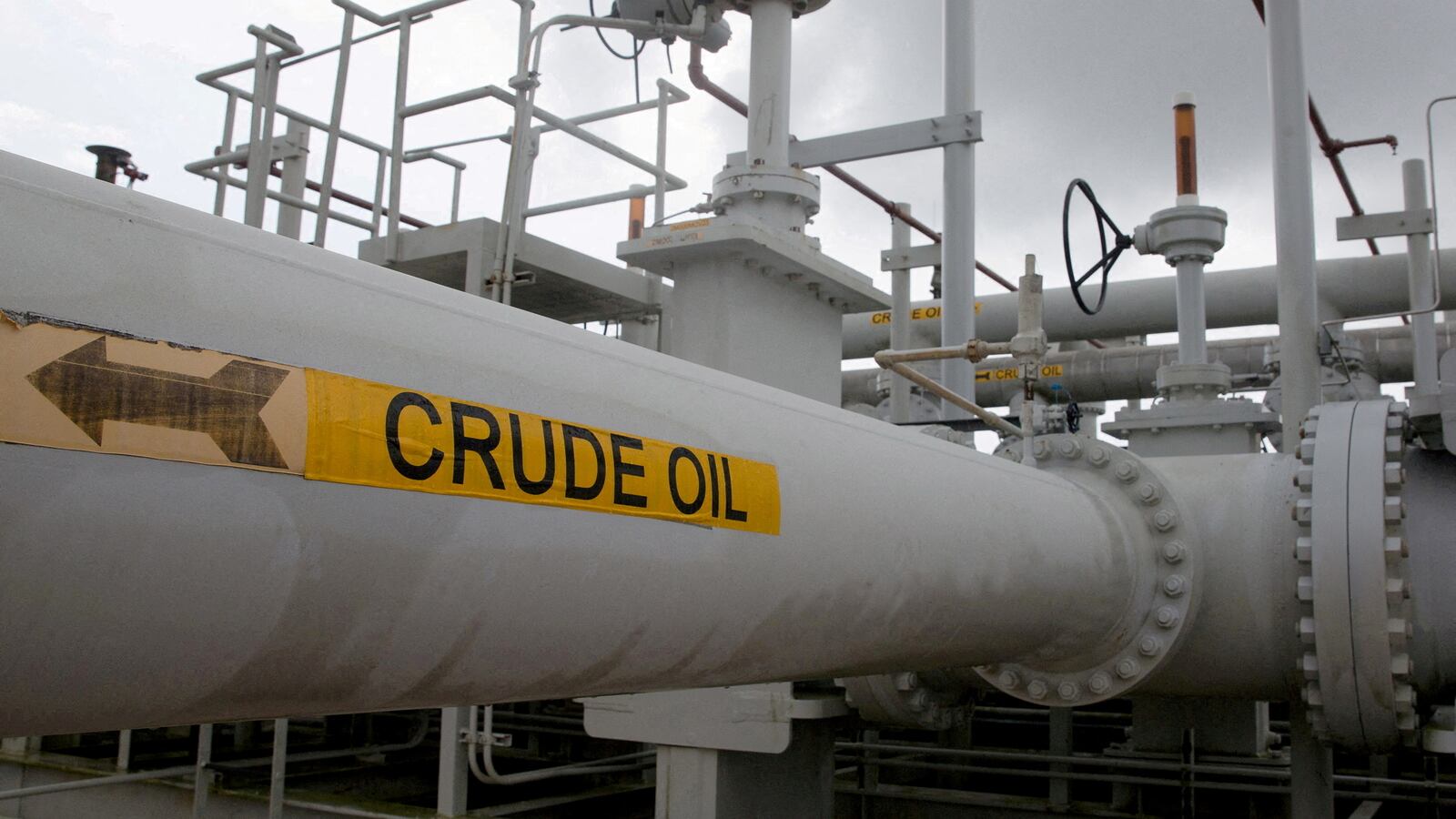 2022-03-31T022704Z_238028333_RC2EDT9UENP8_RTRMADP_3_USA-BIDEN-OIL_wbzvgg