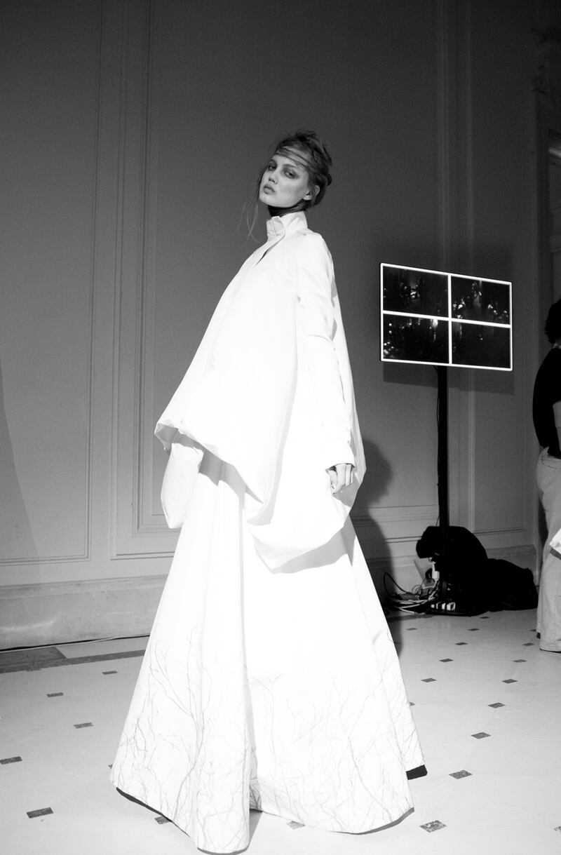 galleries/2013/03/07/backstage-at-paris-fashion-week-fall-2013-photos/130306-fashion10_quy32b
