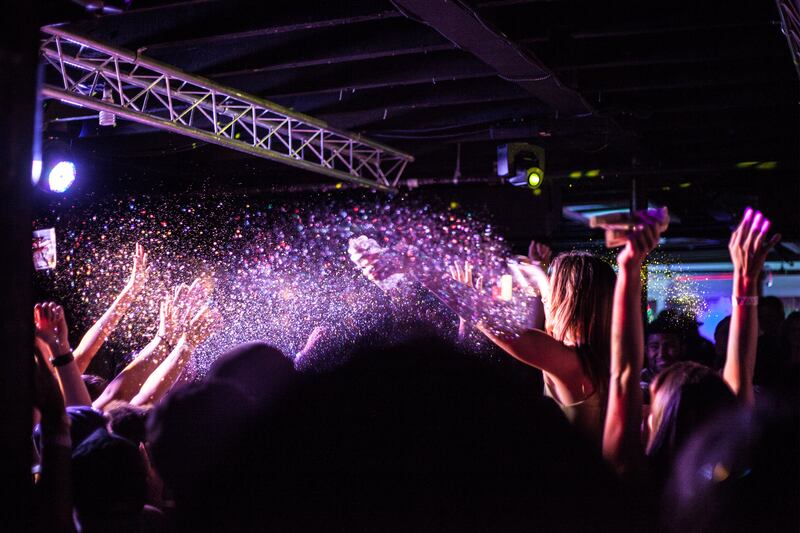 articles/2016/06/19/proud-and-defiant-gay-clubs-celebrate-life-and-mourn-the-dead-in-orlando/160619-mcnamara-orlando5-embed_auf7qm