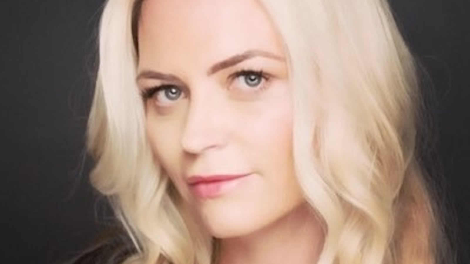 C75v9ivUwAE017A_a5hrp5