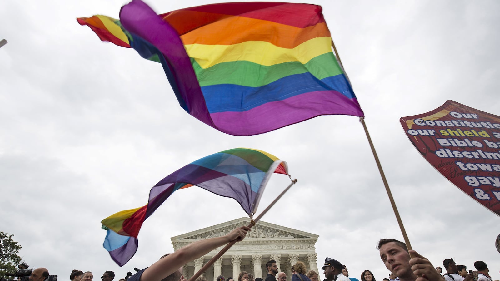 articles/2015/06/26/supreme-court-on-gay-marriage-it-s-here-and-there-s-no-going-back/150625-michaelson-gay-marriage-tease_wea9ud