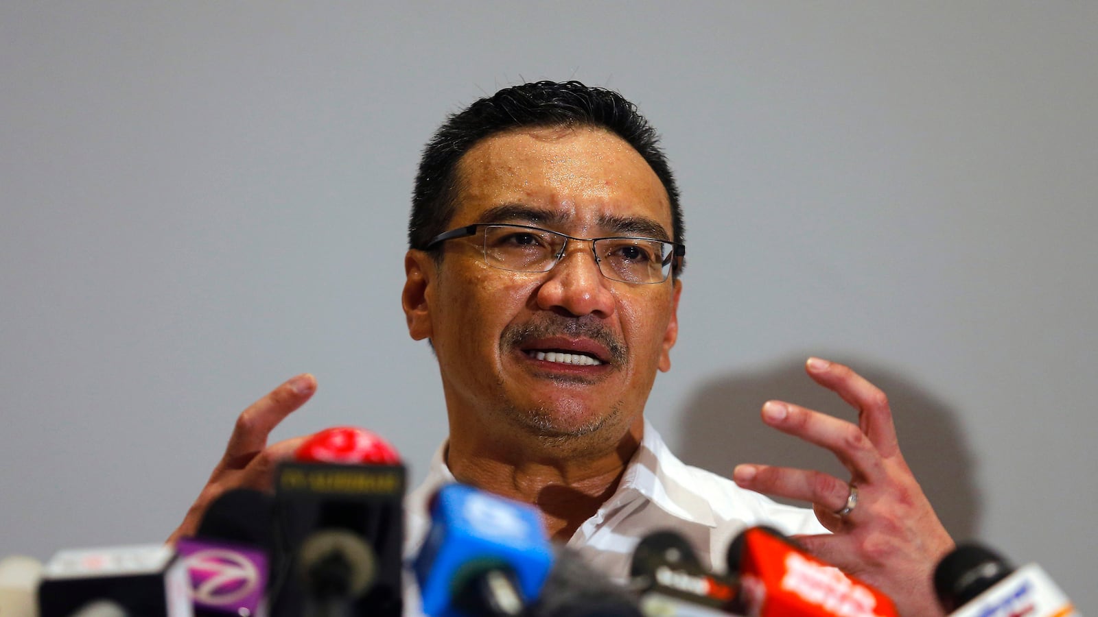 cheats/2014/05/01/malaysia-releases-first-mh370-report/140501-airlines-cheat_kah92h