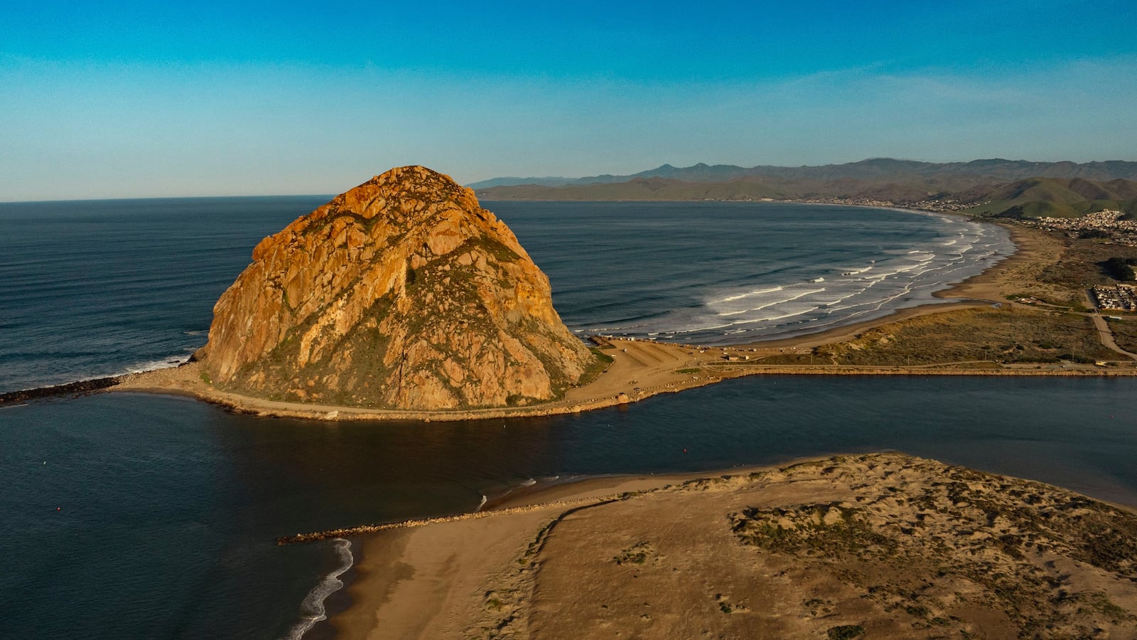 Morro Bay Rock, near Cambria, off Route 101, Southern California. (Photo by: Joe Sohm/Visions of America/Universal Images Group via Getty Images)