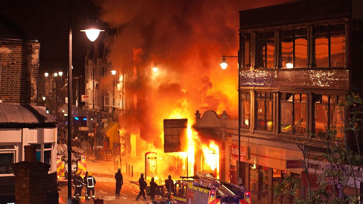 galleries/2011/08/09/photo-of-riots-across-london-and-united-kingdom/london-riots-fire1_so6kbz