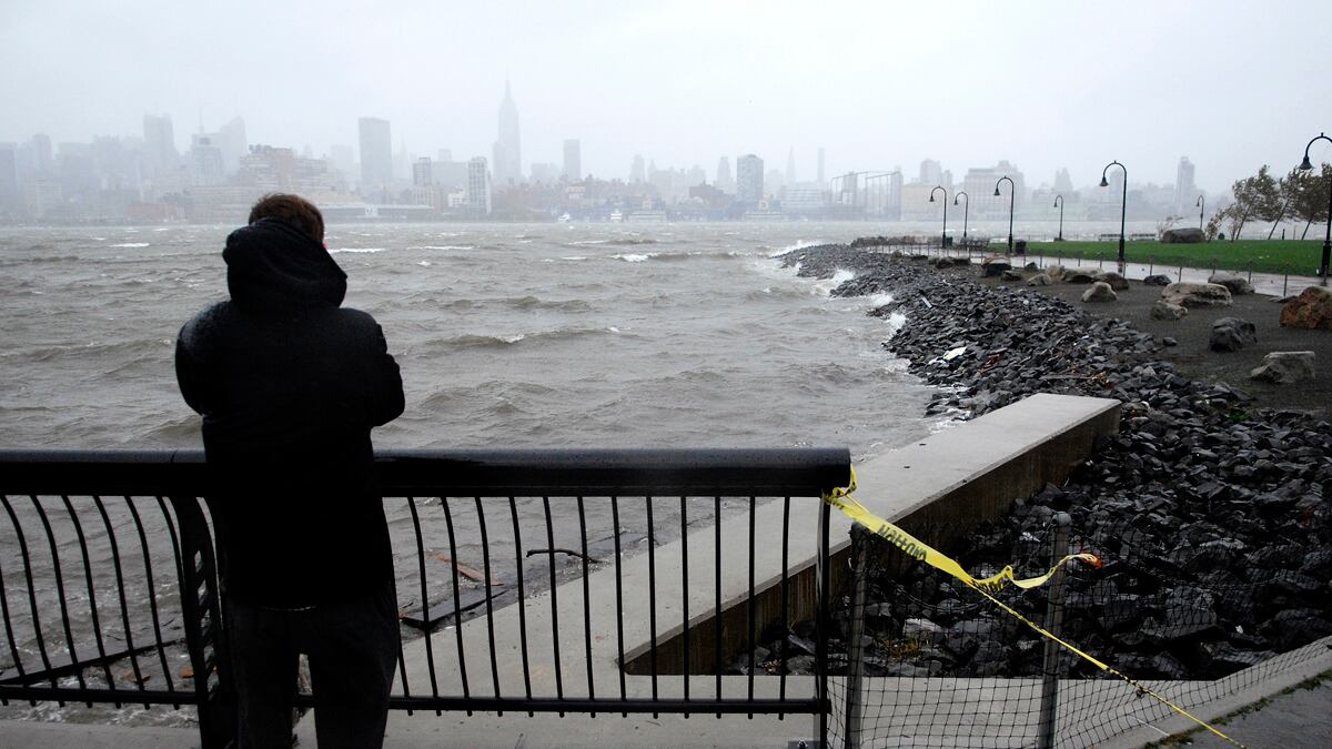 articles/2012/10/30/the-scariest-thing-about-sandy-guarding-the-water-supply/port-au-gotham-sandy-sepkowitz_owrsfs