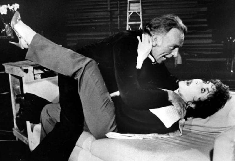 galleries/2009/03/26/hideous-celebrity-breakups/celeb-divorces---elizabeth-taylor-richard-burton_zmw1xj