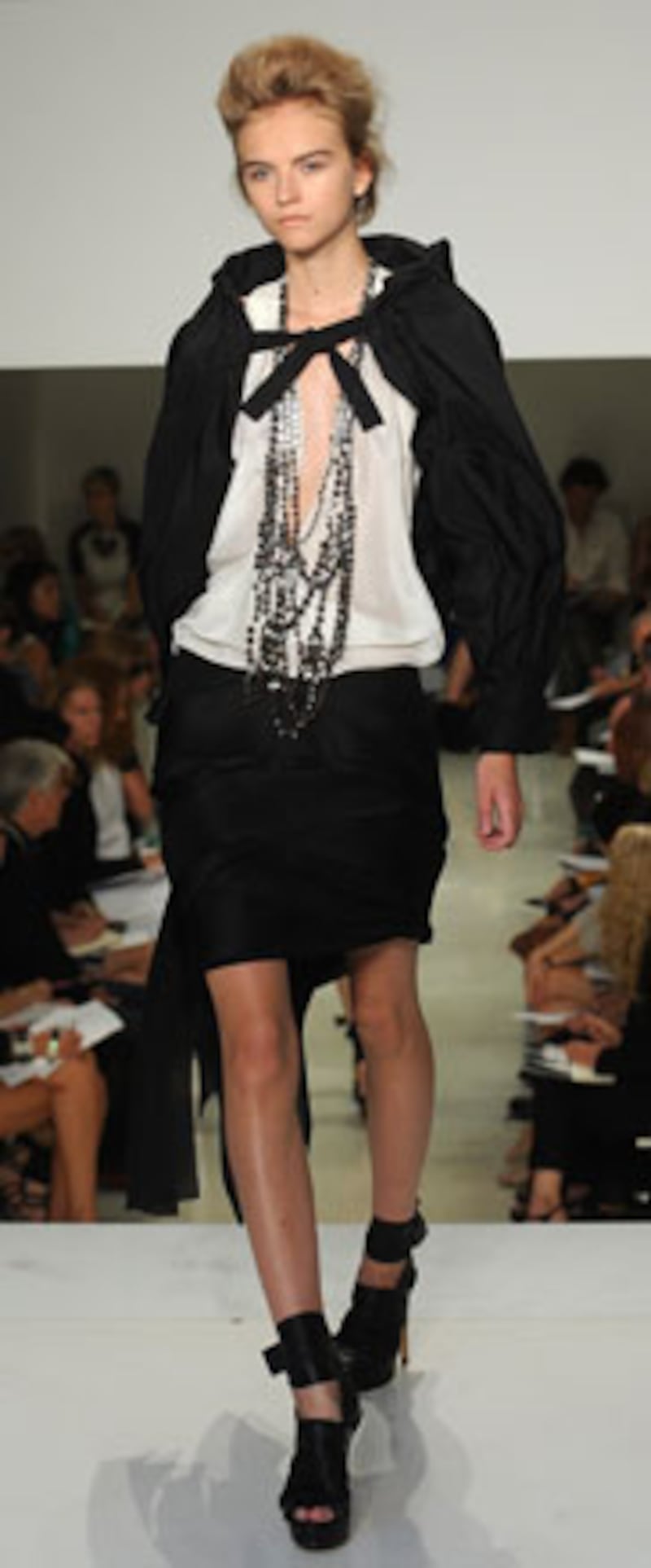 galleries/2009/09/15/ny-fashion-week-day-6/fashion-day-6---vera-wang_einbae