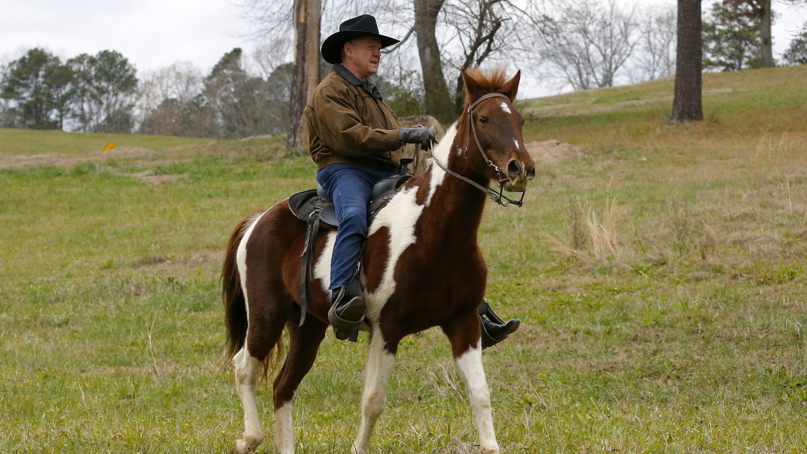 171212-moore-horseback-cheat_adb7d8