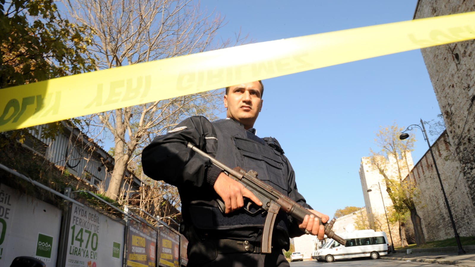 cheats/2011/11/30/gunman-injures-2-in-turkey/turkey-gunman-cheat_wj795m