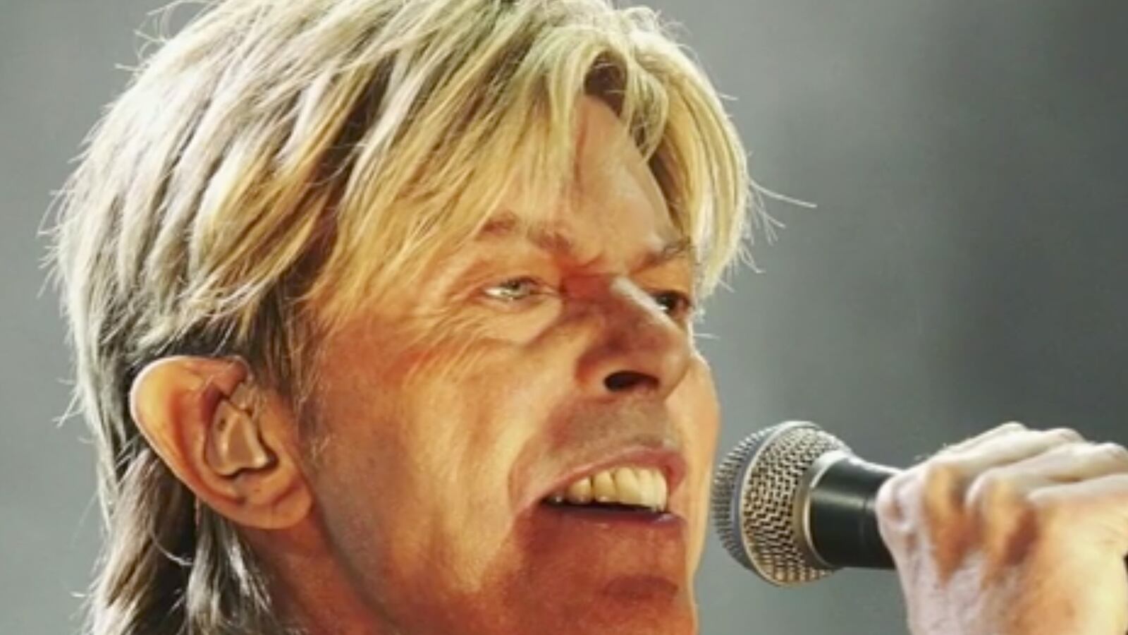 videos/2016/02/11/david-bowie-s-son-announces-baby/160211-joiner-bowiebaby_emsktp