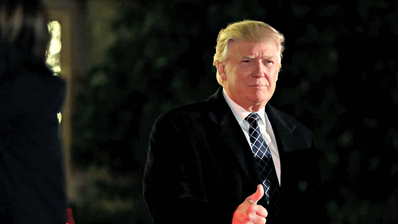 cheats/2016/12/09/conway-trump-will-ep-celebrity-apprentice-in-spare-time/161209-trump-spare-time-cheat_xu6pdy