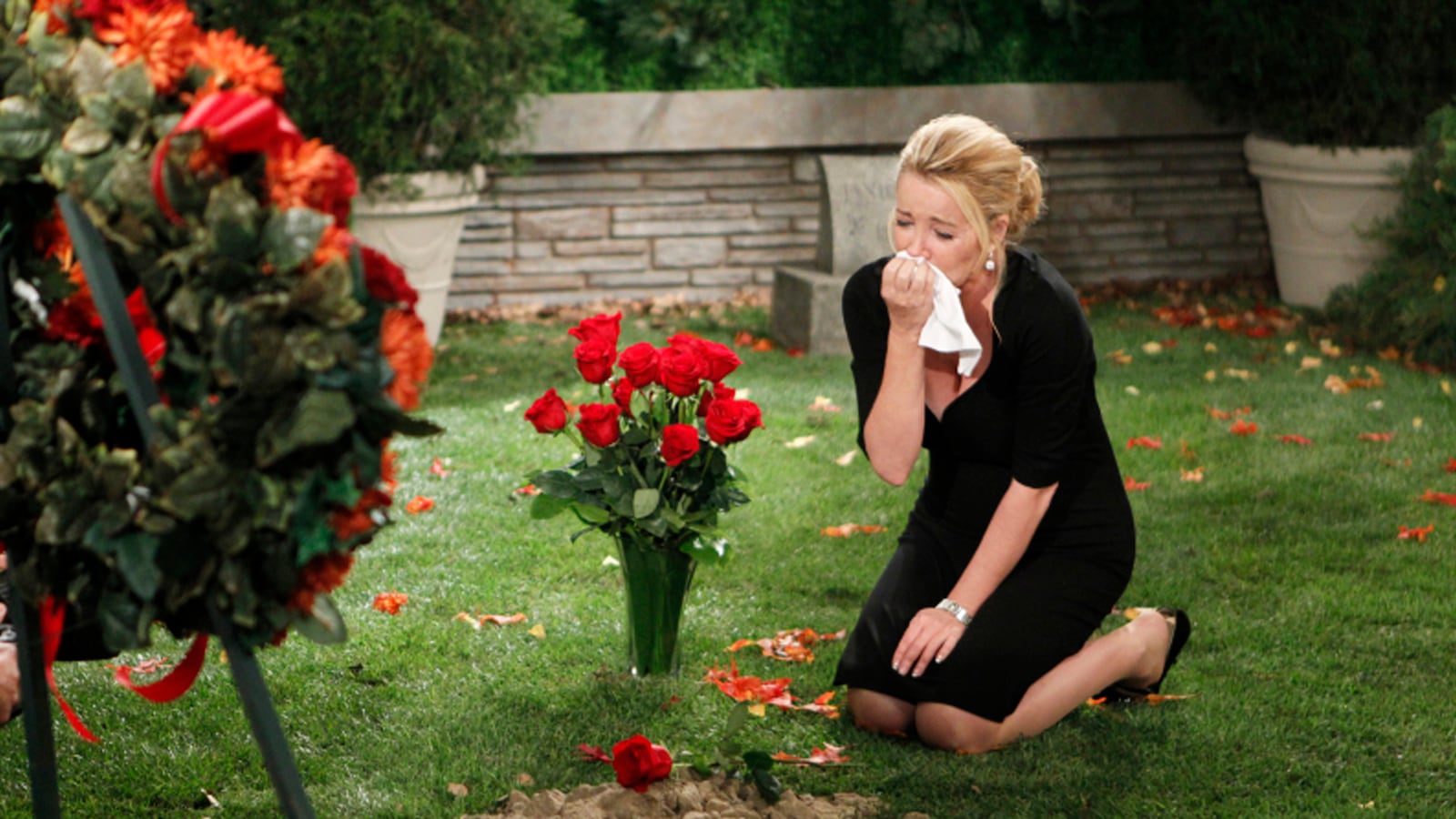 articles/2014/01/30/how-the-daytime-soap-came-back-from-the-dead/140128-teeman-soaps-tease_bu1xmn