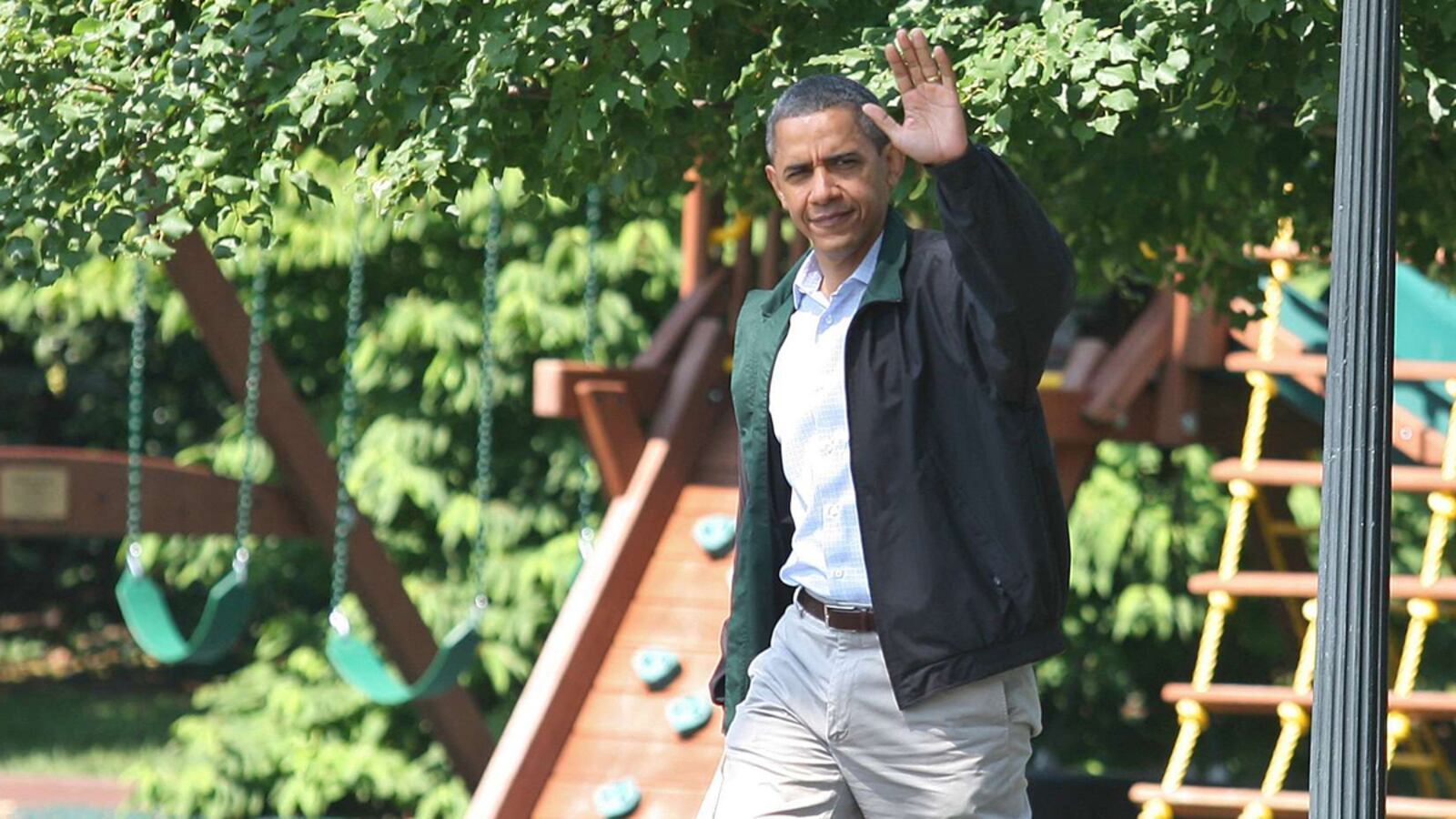 cheats/2011/07/10/obama-still-chasing-4t-debt-deal/obama-white-house-lawn-cheat_i2xsww