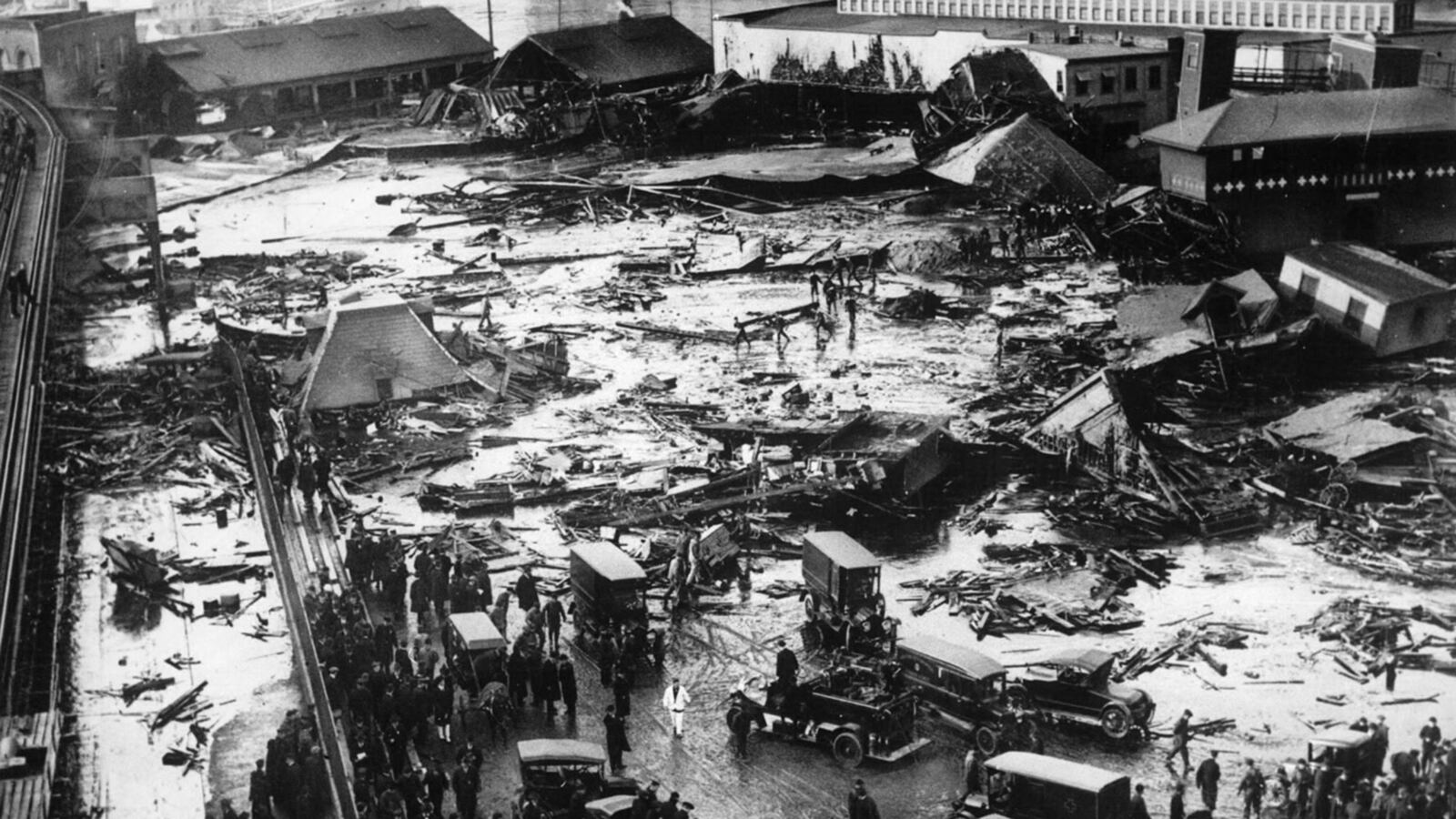 articles/2017/01/12/the-great-molasses-flood-that-swallowed-boston/170111-rothbaum-molasses-tease_yyb3ue