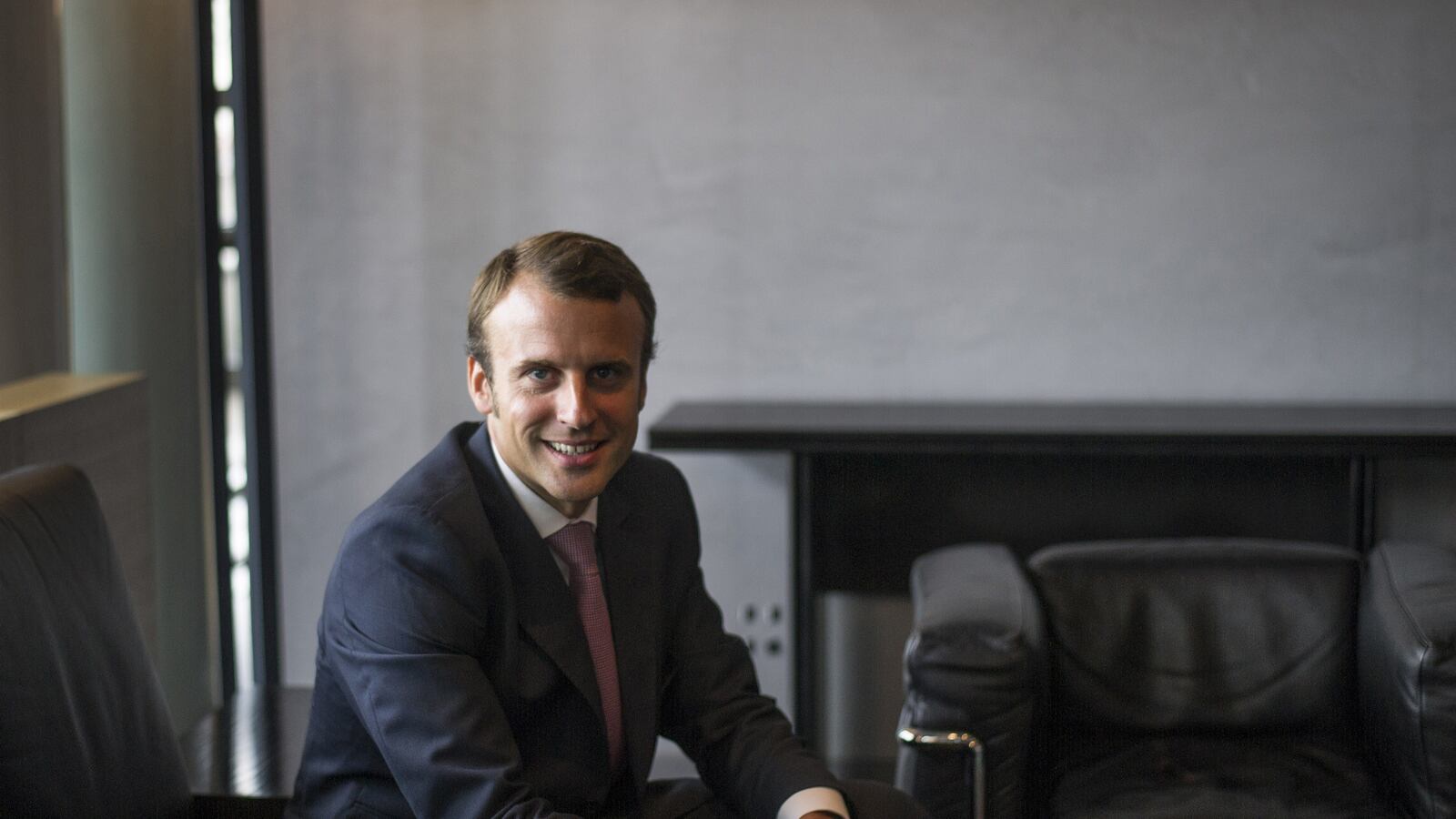 articles/2014/08/31/this-scary-smart-new-minister-of-economy-might-just-turn-france-around/140830-mcnicoll-macron-tease_rnjmw1