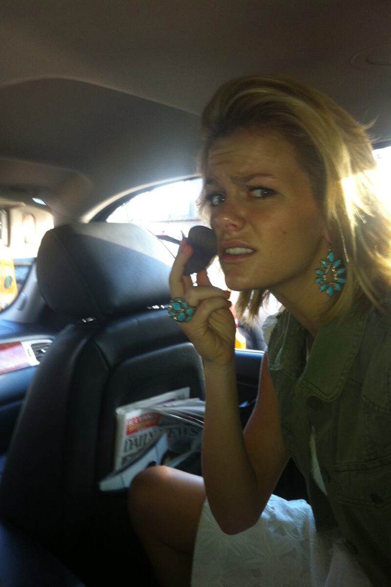 galleries/2011/06/19/best-celebrity-twitter-pictures/brooklyn-decker-week-in-twit-pics-0619_gcveey