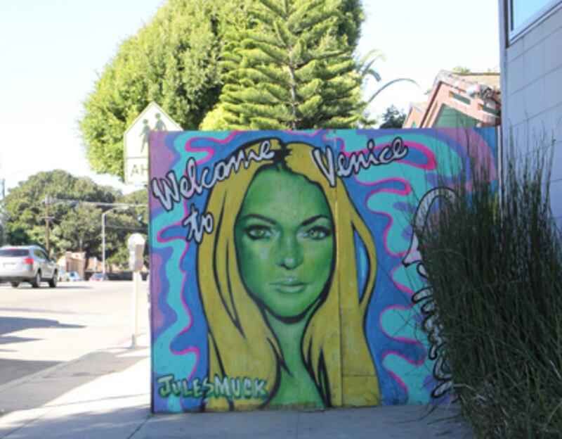 articles/2011/02/15/lindsay-lohan-mural-by-jules-muck-defaced-in-venice/laporte-lindsay-mural_160284_ulttmr