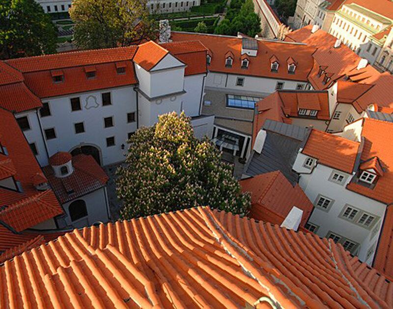 galleries/2013/06/23/six-hotels-in-unlikely-places-photos/130620-slide11-hotel-gallery_e8on3t