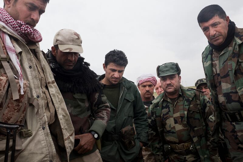 galleries/2015/03/19/uncovering-isis-s-mass-graves/150318-sayman-graves10_rjacg3