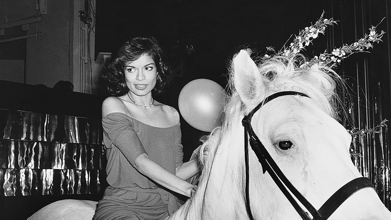 articles/2016/05/09/she-brought-us-bianca-on-a-white-horse-rose-hartman-s-manhattan-safari/160508-grove-rose-hartman-tease_m2kkid