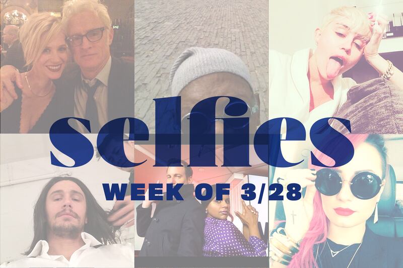 galleries/2014/03/30/beyonce-january-jones-and-the-best-celebrity-selfies-of-the-week/140328-selfies-TEASE_ctgnod