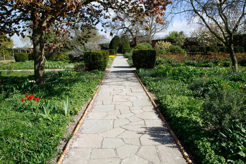 galleries/2013/09/01/nine-perfect-picnic-spots-around-the-world-photos/brockwell-park-herne-hill-walled-garden-londonstills-alamy_frmloi