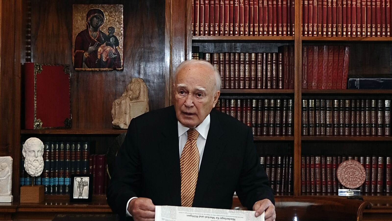 cheats/2012/05/13/greek-president-holds-final-talks/greece-president-papoulias-meeting-coalition-cheat_o1ls1t
