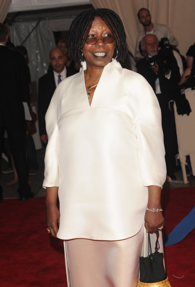 galleries/2010/09/16/oprah-feuds/oprah-feuds---whoopi-goldberg_yfygqh