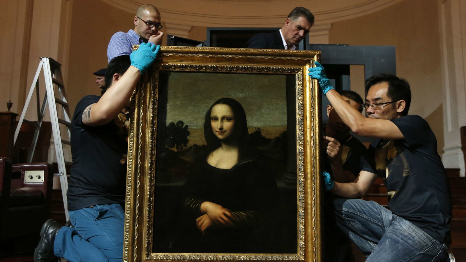 cheats/2015/12/08/portrait-found-underneath-mona-lisa/151208-mona-lisa-hidden-painting-cheat_guv2as