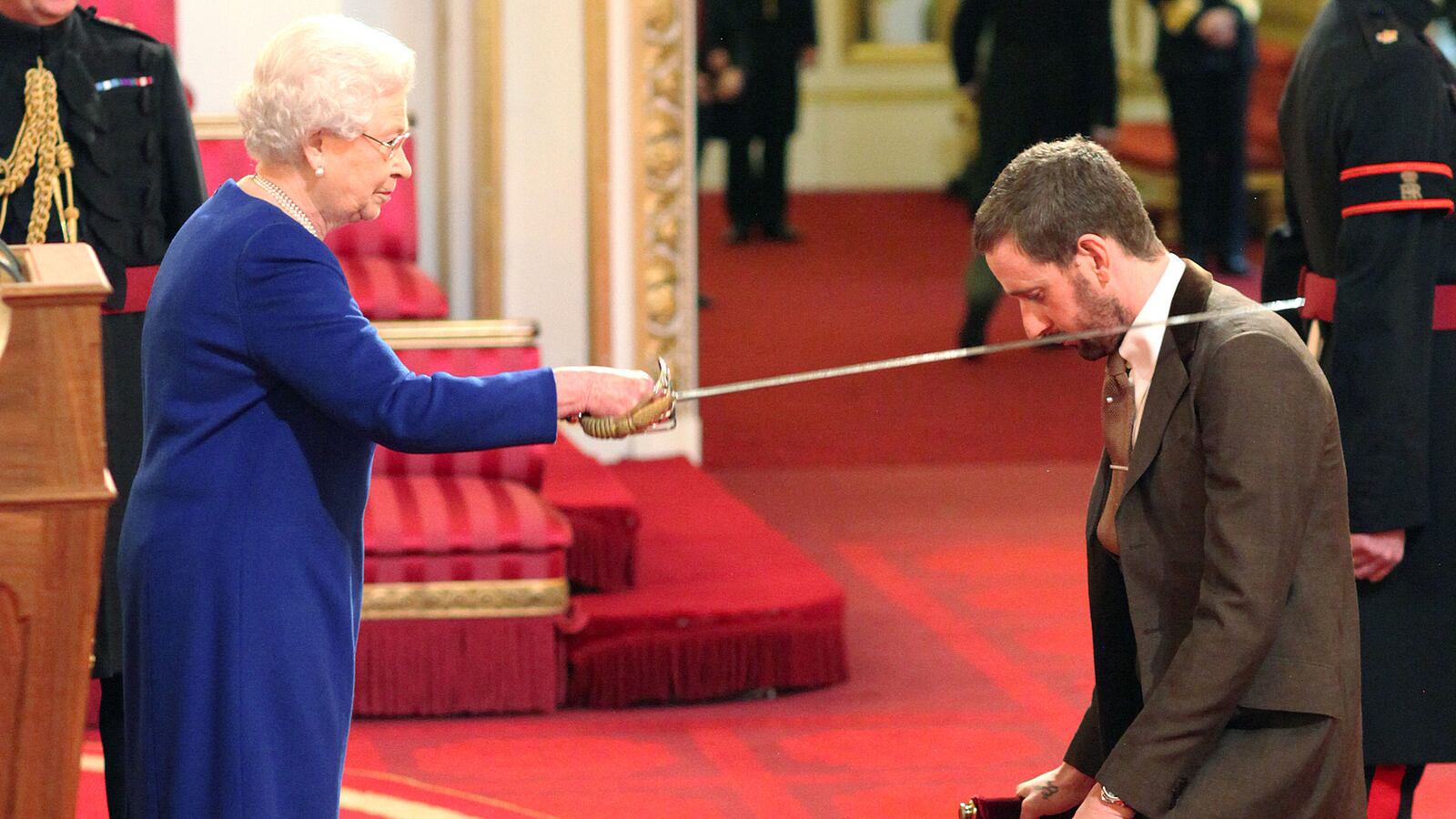 articles/2013/12/10/arise-sir-bradley/131210-sir-wiggins-sykes_u2glie