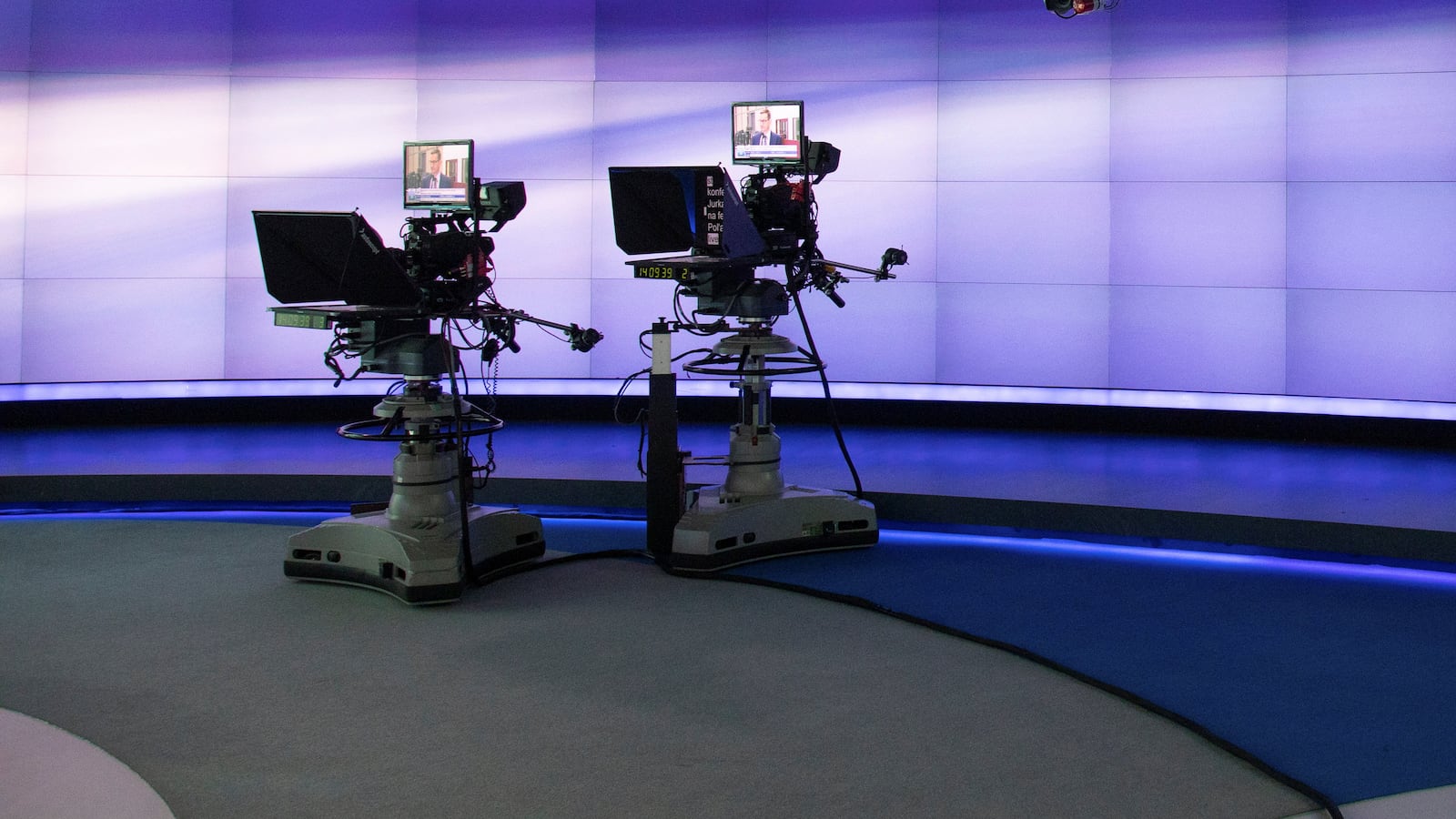 2021-07-30T154914Z_664276983_RC23VO9UL6OU_RTRMADP_3_POLAND-DEMOCRACY-MEDIA_uwpatc