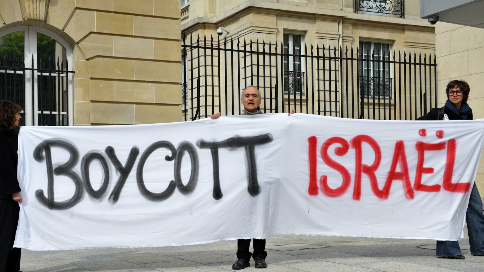 articles/2012/04/19/why-bds-doesn-t-come-with-a-map/boycott-israel-sign-openz_xtdsch