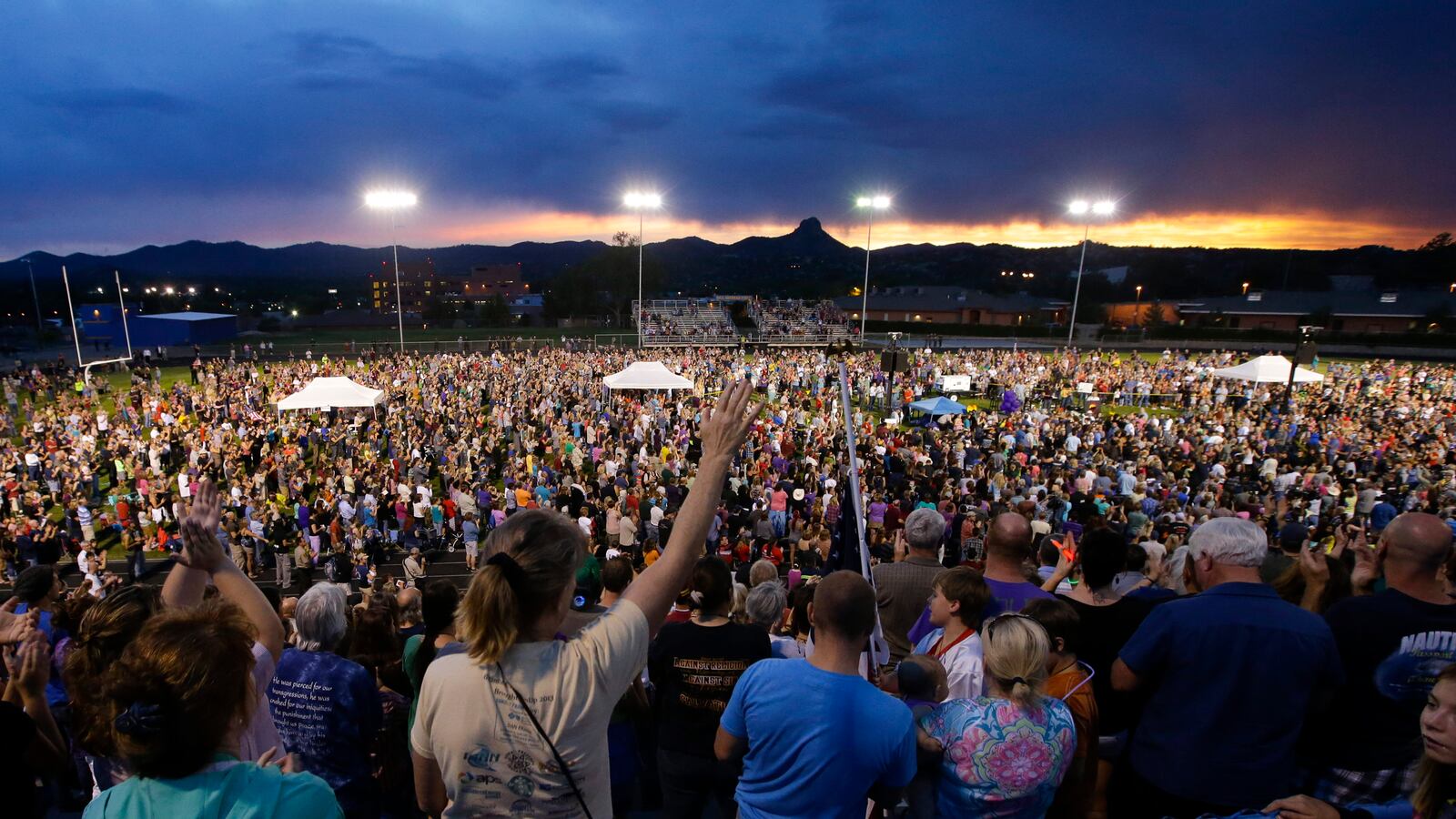 cheats/2013/07/03/firefighter-memorial-draws-thousands/130703-Az-firefighters-cheat_o66y03