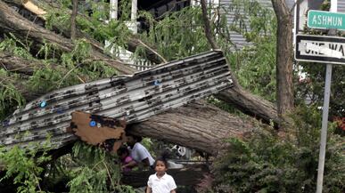 cheats/2011/06/01/mass-tornadoes-kill-four/twisters-slam-massachusetts-2_nqae79