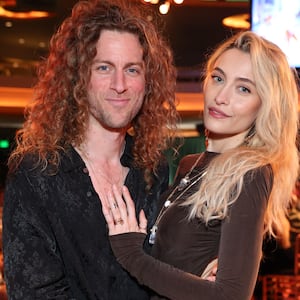 Justin Long (L) and Paris Jackson (R)