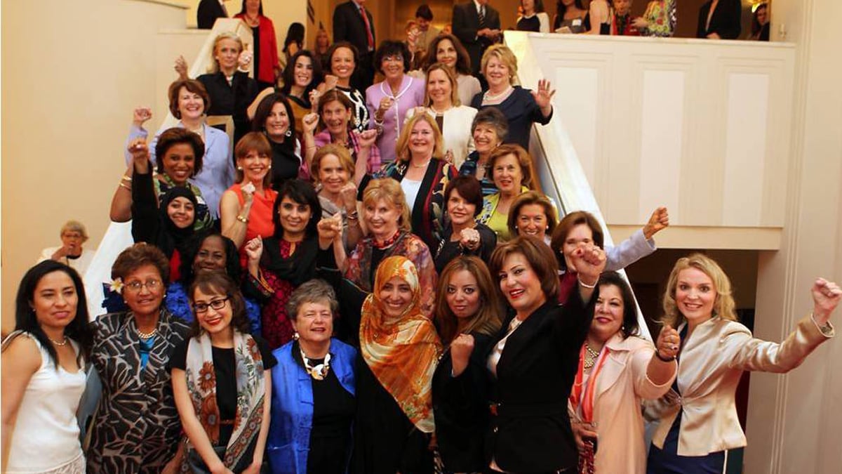 articles/2012/06/07/firebrands-hand-and-receive-vital-voices-global-leadership-awards/vital-voices-pesta-new_ezwyt3