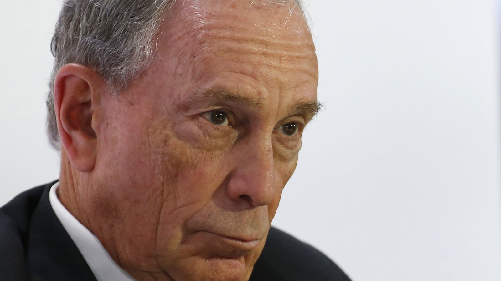 articles/2016/01/25/is-bloomberg-betting-hillary-gets-indicted/160124-tomasky-bloomberg-hills-tease_wuwapu