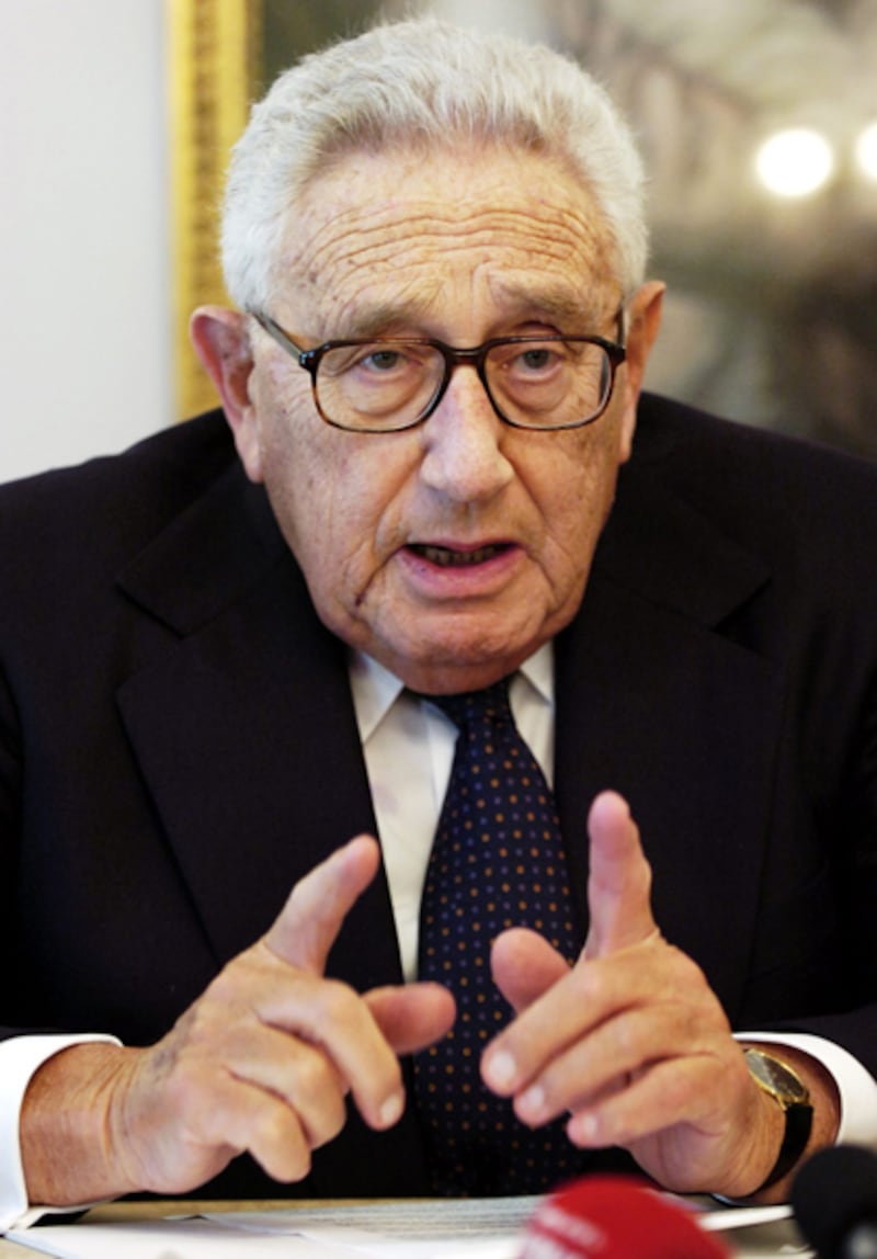 galleries/2011/12/15/christopher-hitchens-most-famous-feuds-photos/hitchens-feuds-kissinger_meoi3r