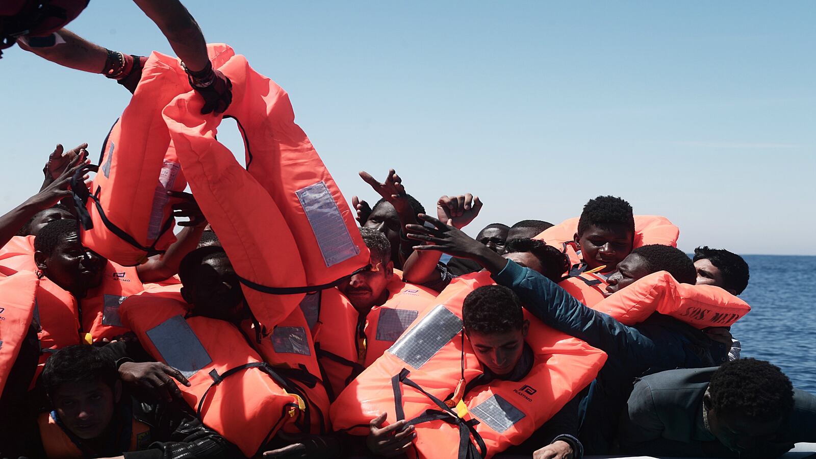 170520-migrants-rescued-mediterranean-italy-cheat_gb8o2l