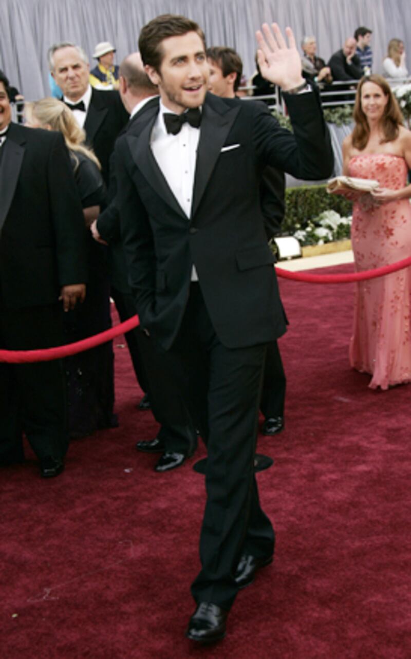 galleries/2011/01/11/brad-goreski-s-favorite-awards-looks/goreski-awards-fashion---gyllenhaal_b8dufg