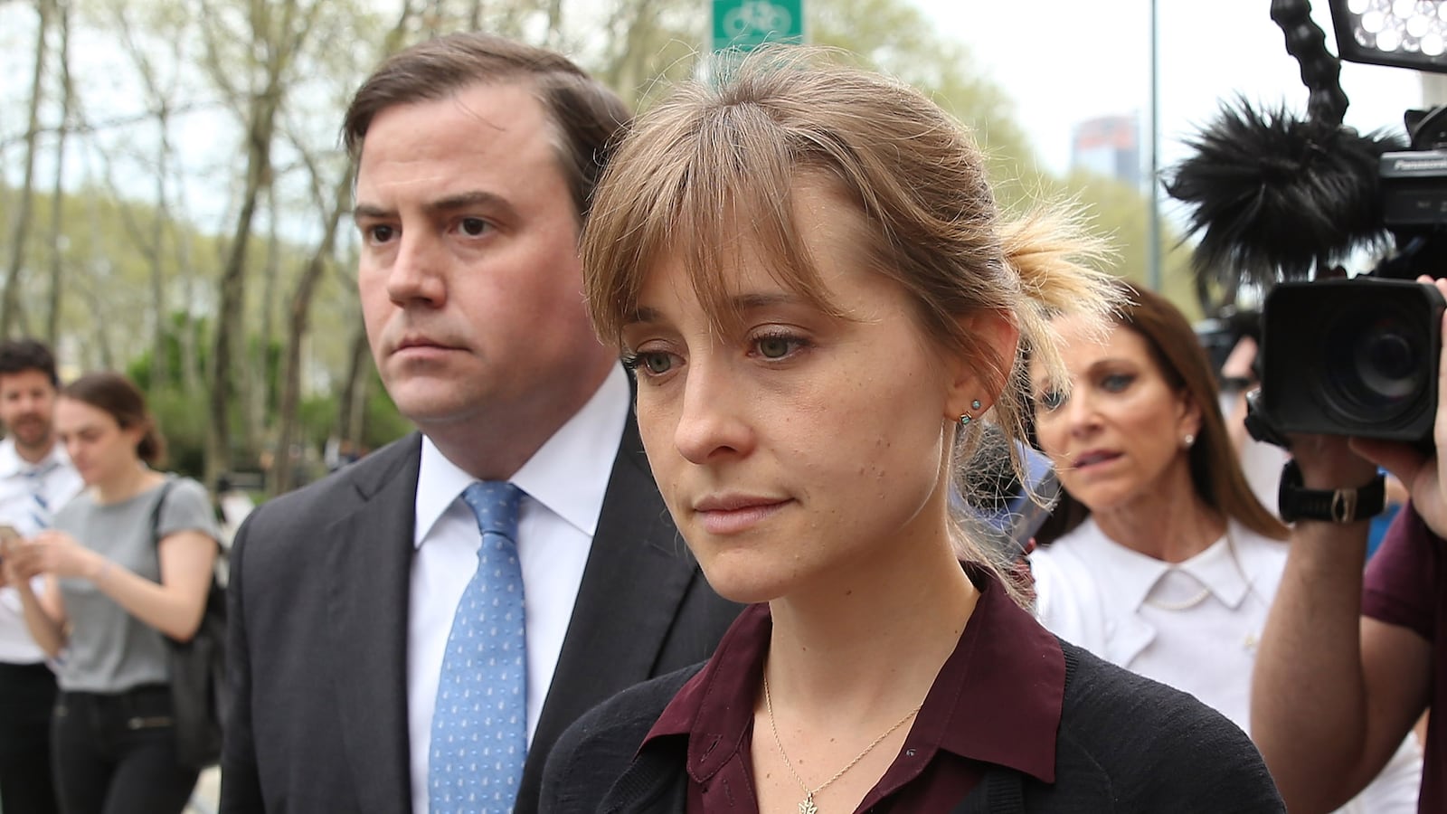 BROOKLYN, NY - MAY 04: Actress Allison Mack (R) departs the United States Eastern District Court after a bail hearing in relation to the sex trafficking charges filed against her on May 4, 2018 in the Brooklyn borough of New York City. The actress known for her role on 'Smallville' is charged with sex trafficking. Along with alleged cult leader Keith Raniere, prosecutors say Mack recruited women to a upstate New york mentorship group NXIVM that turned them into sex slaves. (Photo by Jemal Countess/Getty Images)