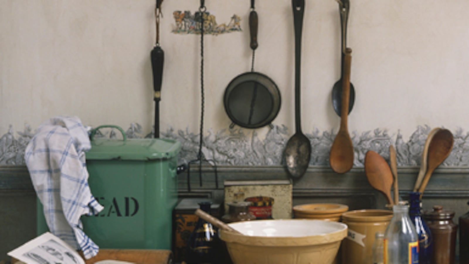 articles/2011/06/03/retro-cuisine-on-the-rise/saffitz-old-fashioned-cooking_185420_su084m