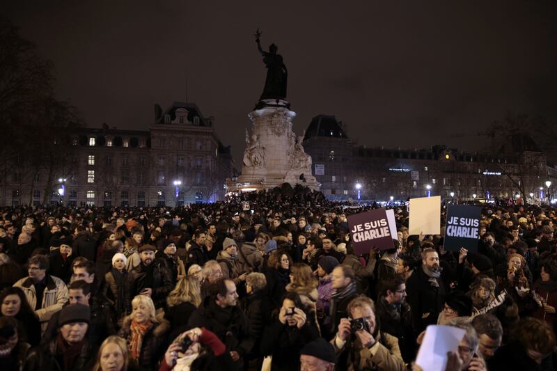 galleries/2015/01/07/i-am-charlie-thousands-show-solidarity-with-charlie-hebdo-victims/150107-france-shooting-09_xftkuz