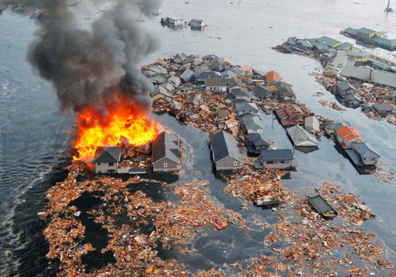 galleries/2011/03/11/quake-tsunami-hit-japan/japan-quake-12_sxf4pt