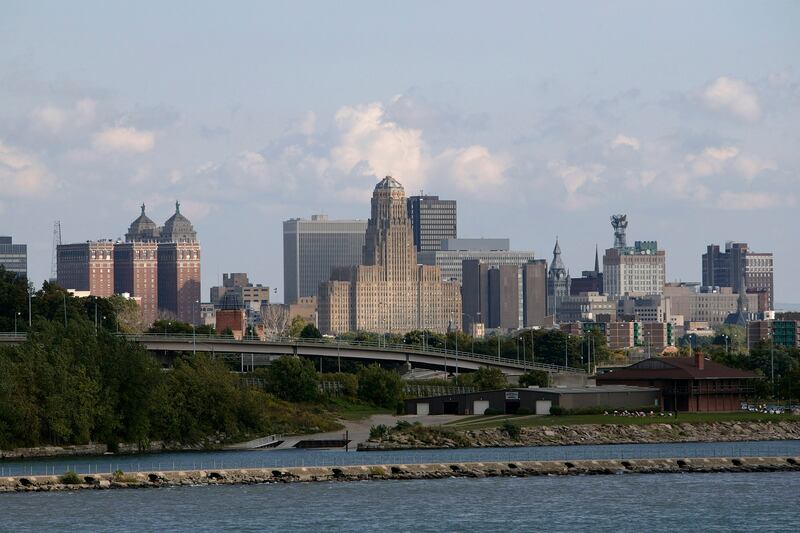 galleries/2014/02/14/best-cities-to-find-love-and-stay-in-love-photos/city-love-buffalo_yubaiv