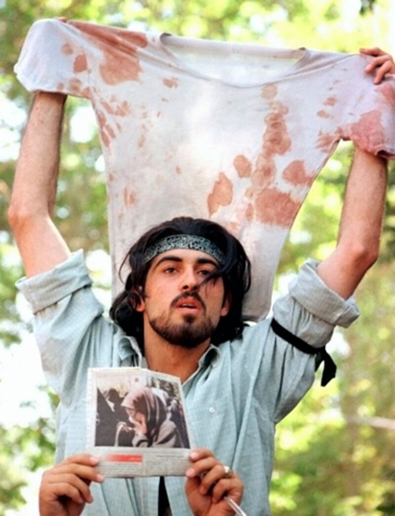 articles/2009/07/08/an-iranian-icon-on-todays-protests/aslan-iran-ahmad-batebi_36659_rwlmon