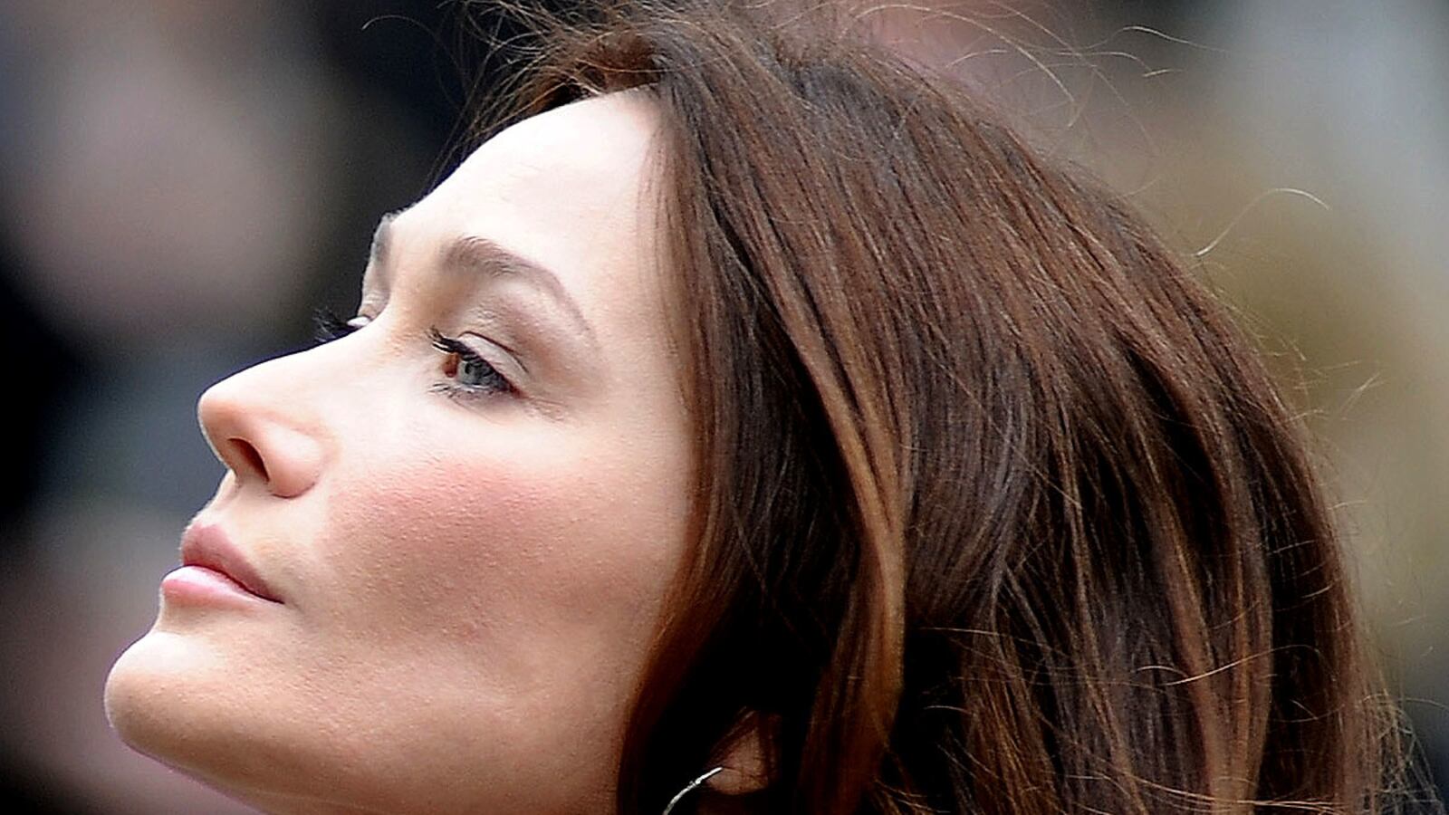 articles/2012/02/13/carla-bruni-sarkozy-caught-in-politics-of-labor-statue/statuesque-carla-bruni-cheat_w9ty1i
