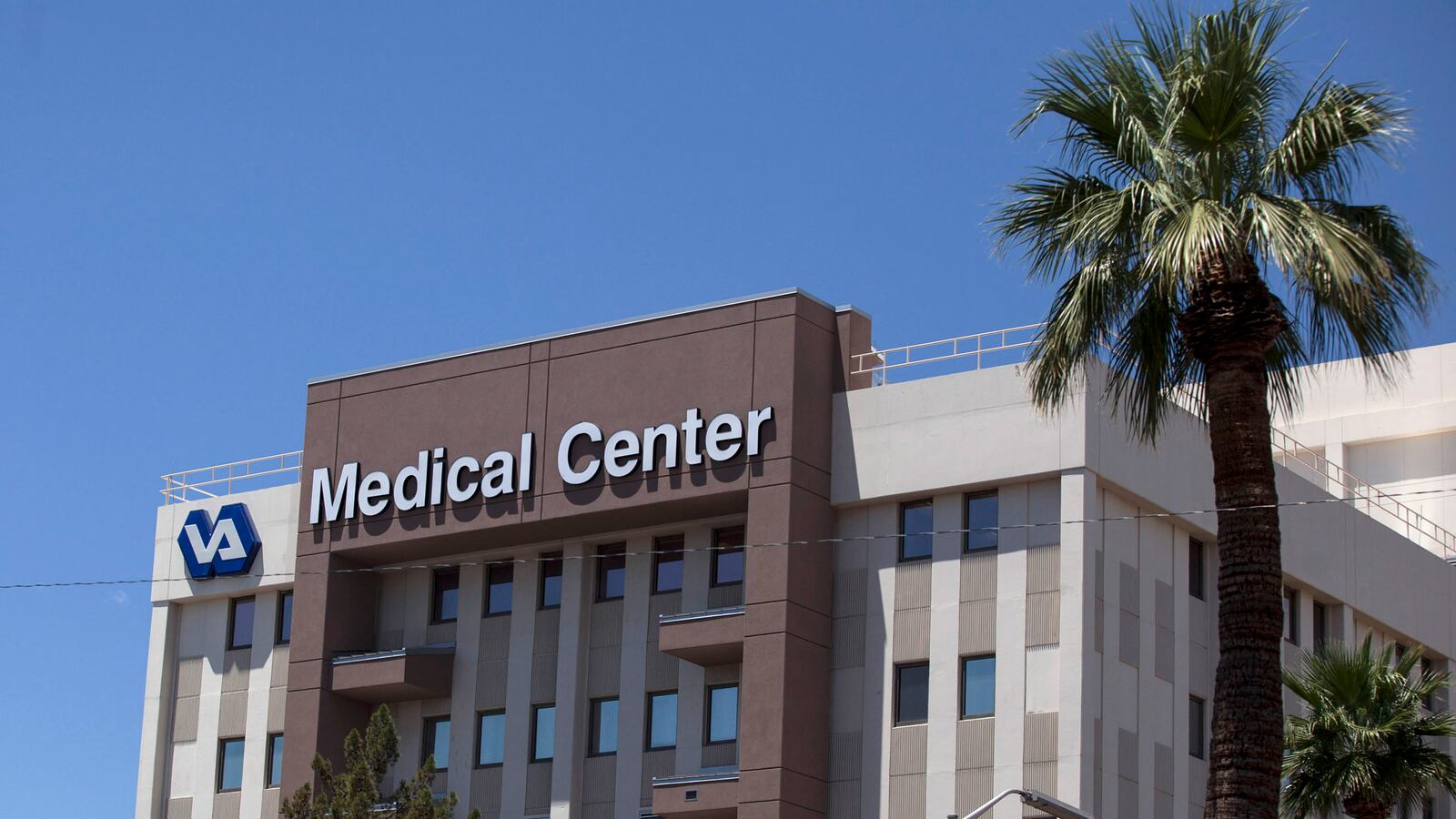 cheats/2014/06/24/va-altered-records-to-lower-death-count/140624-va-phoenix-cheat_ftu6aq