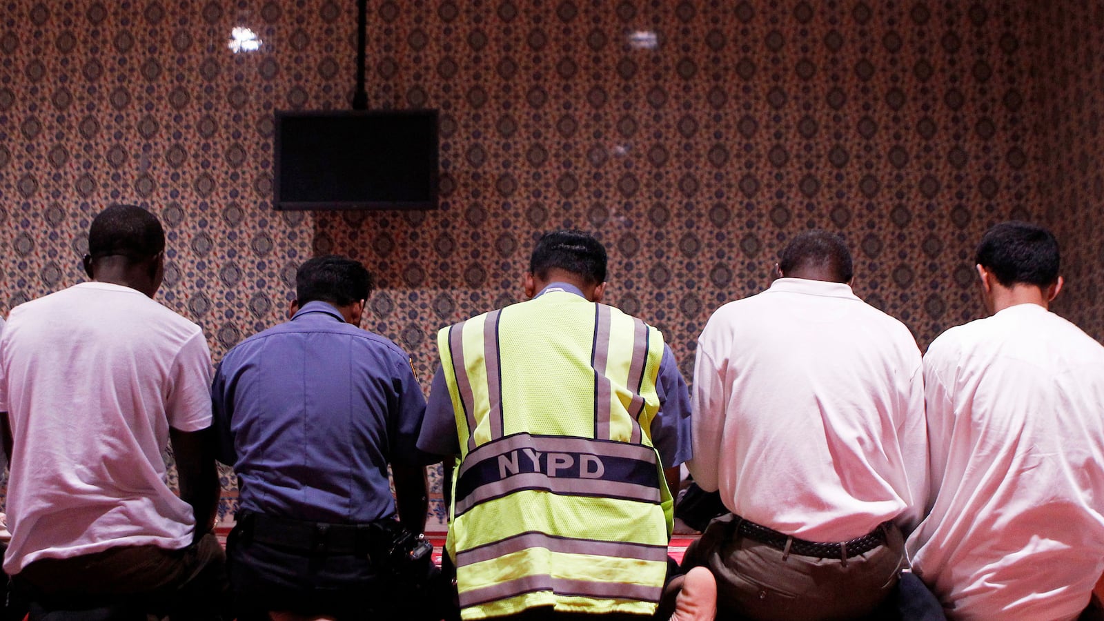 articles/2016/03/24/the-hero-muslim-cadet-who-puts-donald-trump-and-ted-cruz-to-shame/160323-daly-nypd-muslim-tease_qdic4t